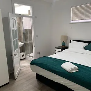 Serene Suites: Family-friendly Retreat With Free Parking And Wi-fi Ilford