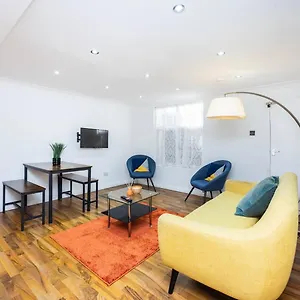 Modern - 5 Mins To Whitechapel Station London